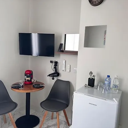 Smart Comfort Roomn2 With Private Bathroom In Location 250m * Limassol