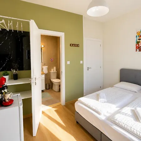 Smart Comfort Roomn2 With Private Bathroom In Location 250m Διαμέρισμα