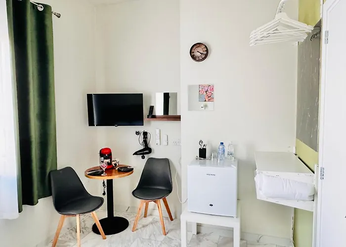 Smart Comfort Roomn2 With Private Bathroom In Location 250m 아파트