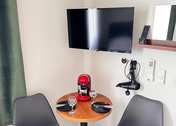 아파트 Smart Comfort Roomn2 With Private Bathroom In Location 250m *